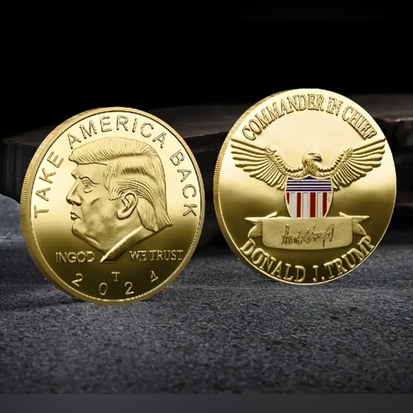Trump collectible commemorative gold coin.  1.57" in case - Picture 2 of 5
